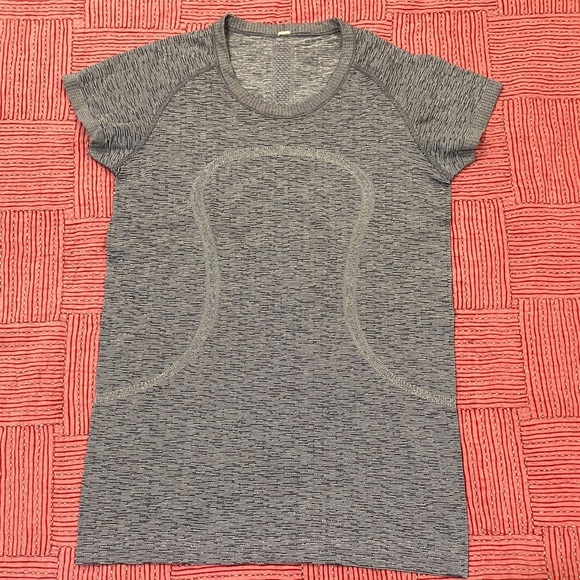 lululemon athletica women’s size 8 Heathered Gray Short Sleeve Tee - Picture 1 of 13